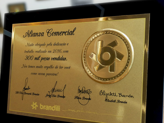 Compromisso e ir além do comum